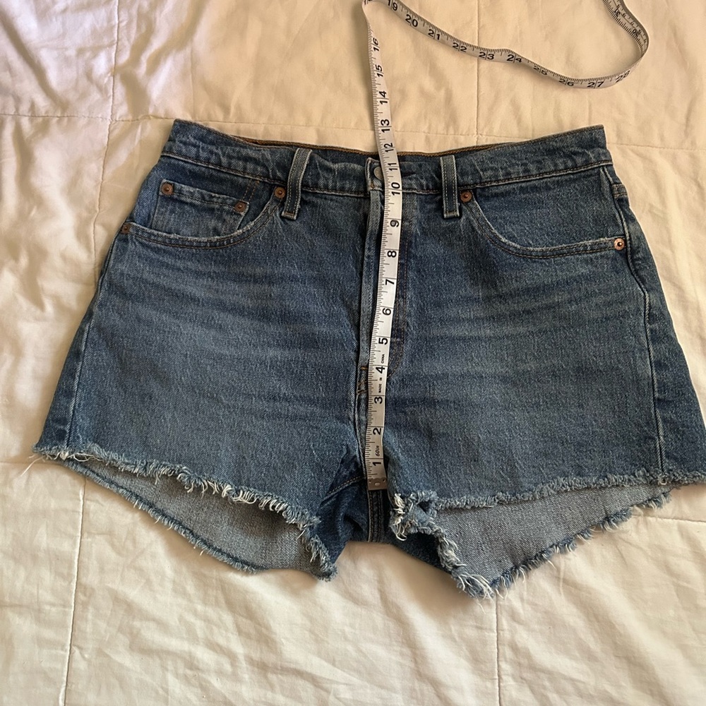 Levi’s High Waisted Jean Shorts - Picture 3 of 6